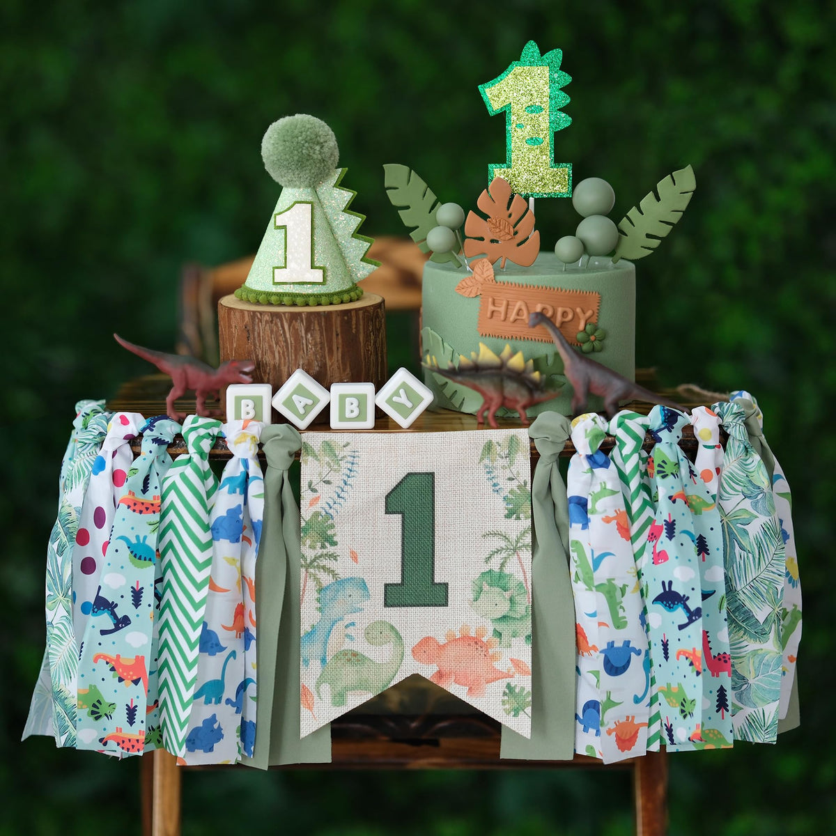 HODIHIWI dinosaur banner on highchair adds festive color to first meals