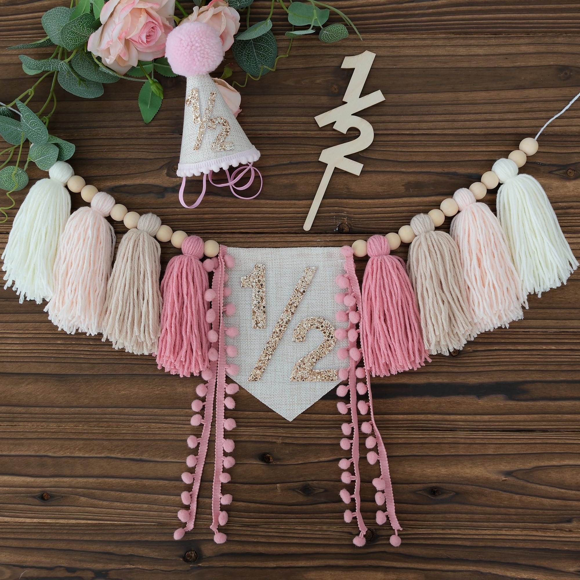 HODIHIWI wall-mantle-banner doubles as a cute prop