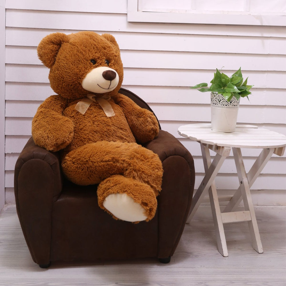 HollyHOME 36-inch size offers a standout cuddle buddy during stories and play.