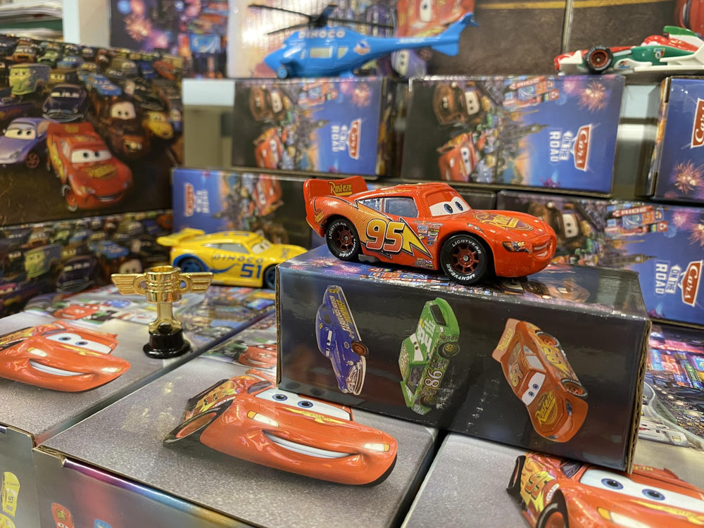 HOMETEAM SP die-cast racer 1:55 colorful paint detail attracts young collectors