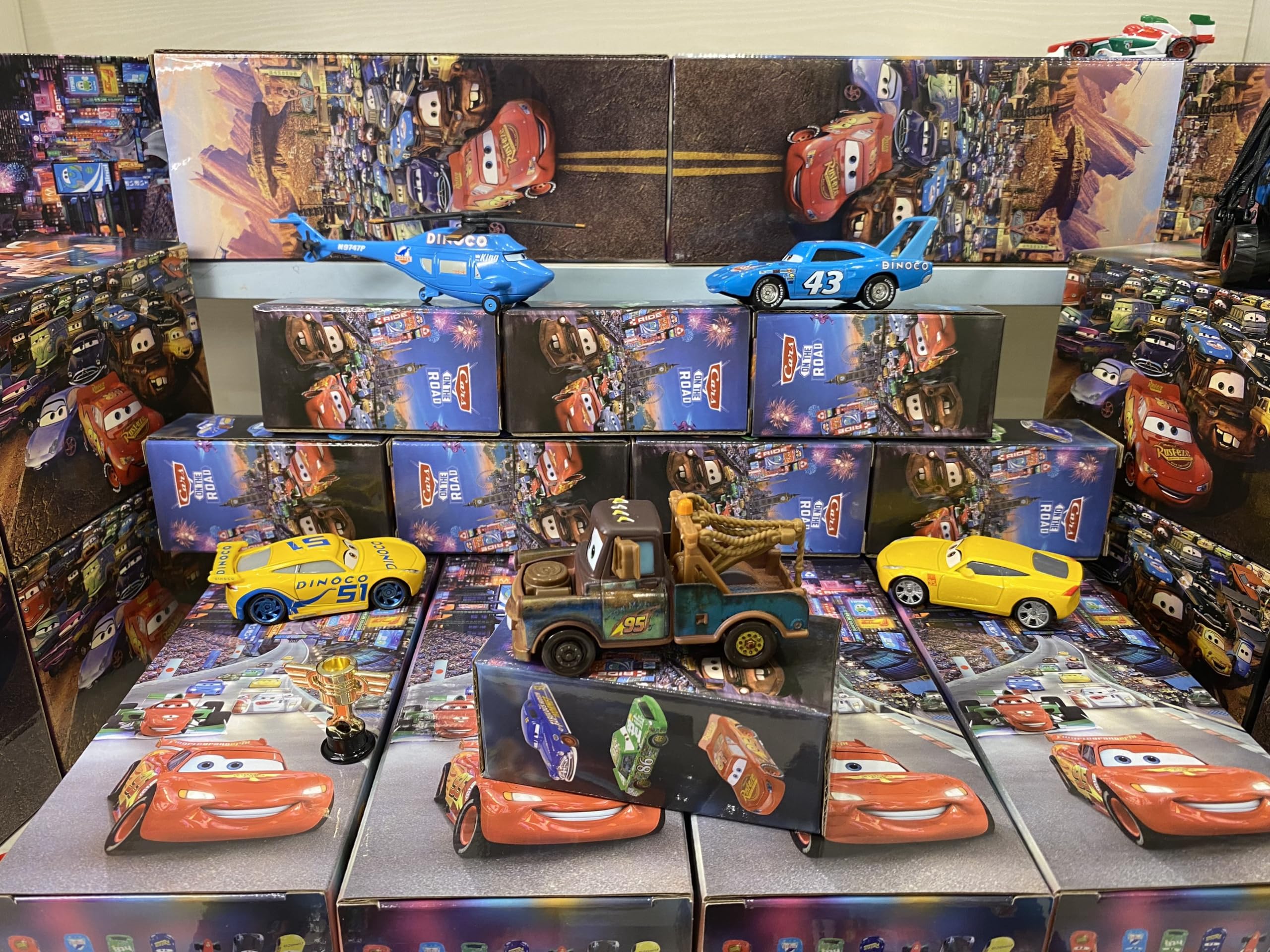 HOMETEAM SP colorful packaging appeals to collectors and fans.