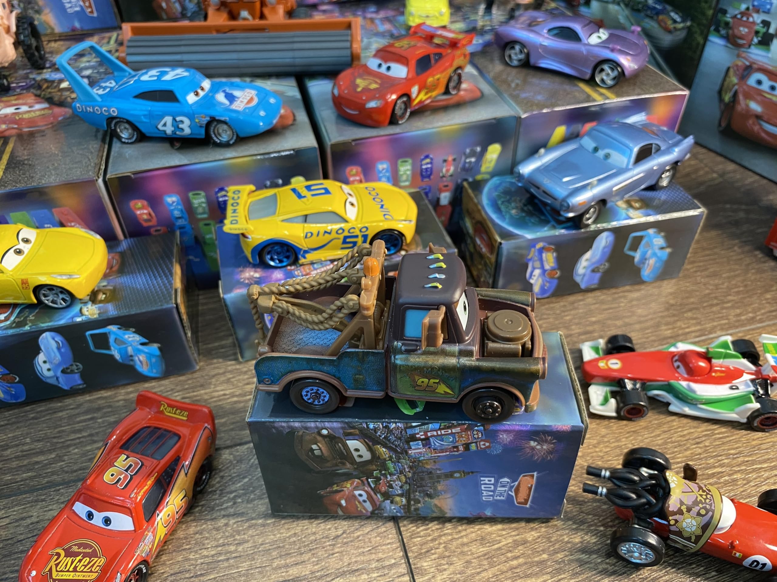 HOMETEAM SP durable alloy body, plastic wheels demonstrates robust toy design.