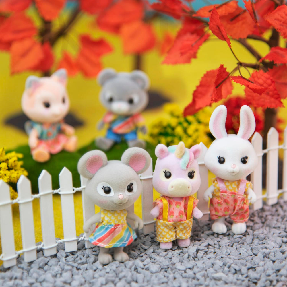 Honey Bee Acres Coco rabbit figure ready for action-packed farmyard adventures.