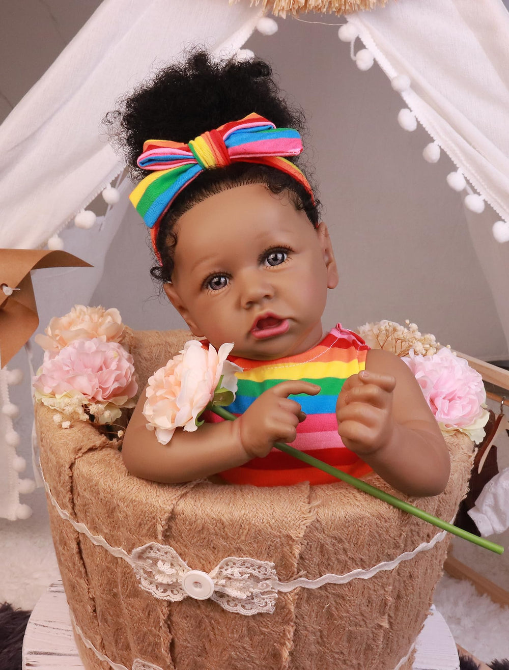 HOOMAI poseable limbs support natural posing and nurturing play