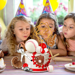 Hooqict baseball party decor helps create a cohesive party theme.