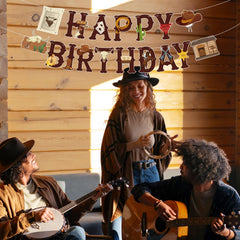 Hooqict Country party decor unifies theme across spaces