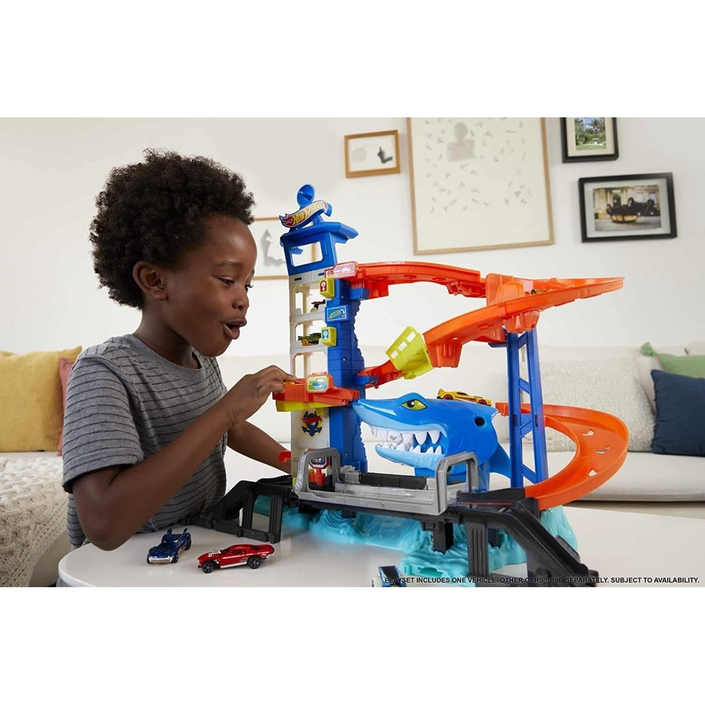 Hot Wheels Attacking Shark Escape Playset connects with other tracks for bigger city adventures