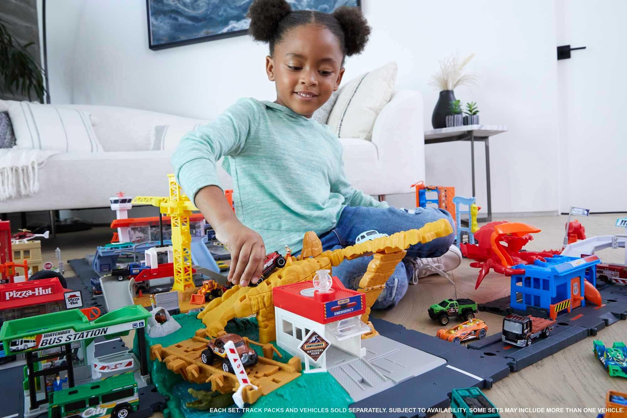 Hot Wheels City Downtown Car Park lift showcases manual operation for hands-on toy fun.