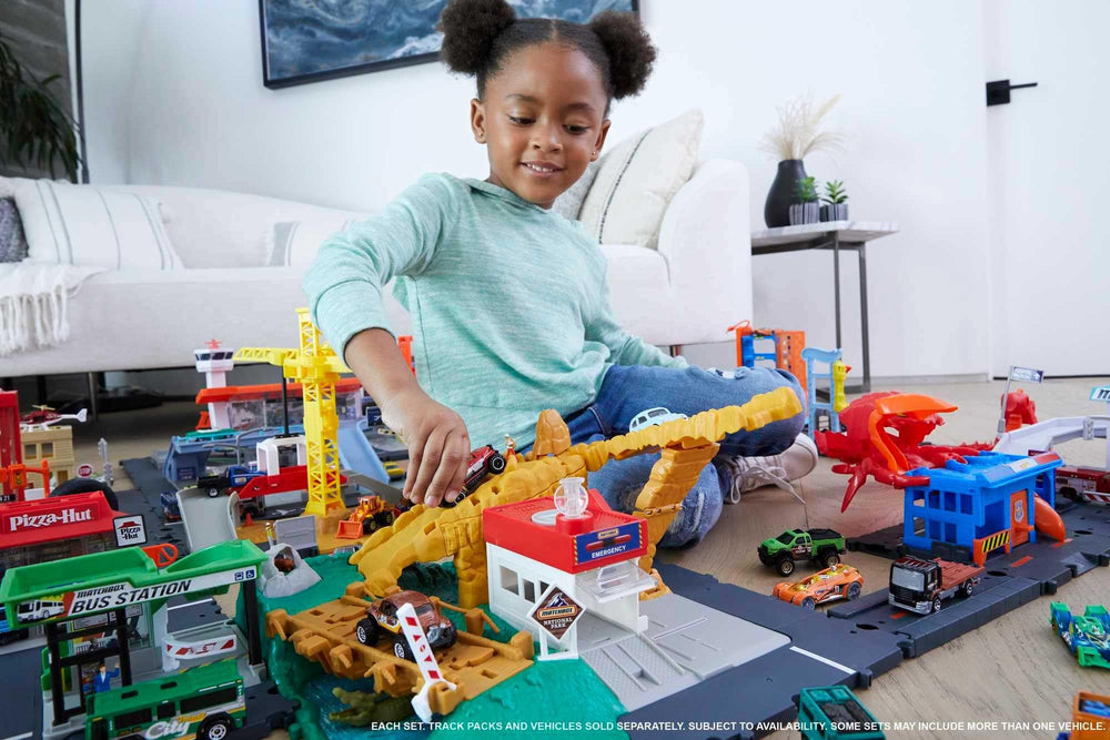 Hot Wheels City Downtown Car Park lift showcases manual operation for hands-on toy fun.