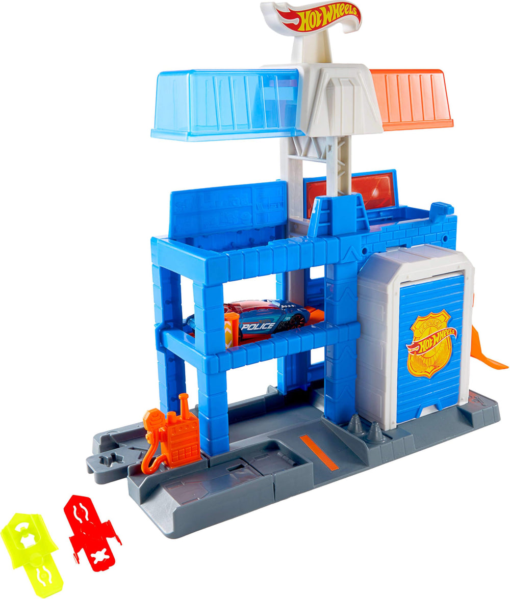 Hot Wheels gas hose base adds authentic fueling interactions during play.