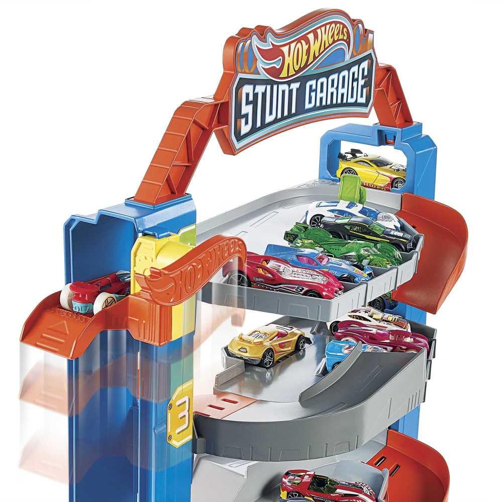Sets connect to other City sets and orange tracks for expanded layouts.
