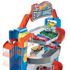 Sets connect to other City sets and orange tracks for expanded layouts.