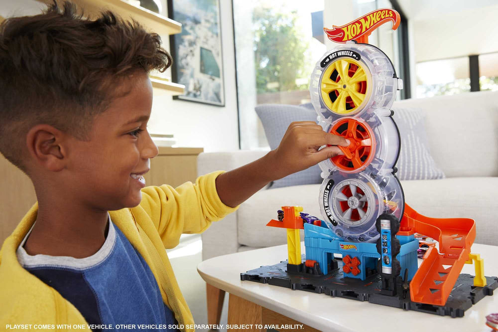 Hot Wheels City Super Twist Tire Shop center key for moving cars through tires