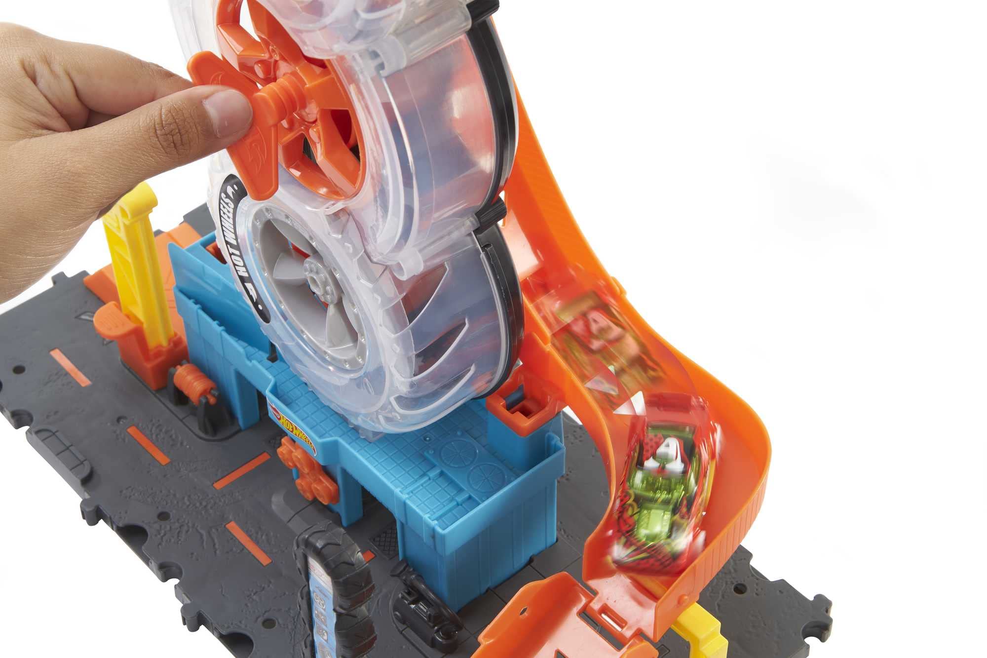 Hot Wheels City Super Twist Tire Shop ramp scene for dramatic launches