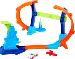Hot Wheels corkscrew loop structure for thrilling mid-race jumps and adjustable challenges.