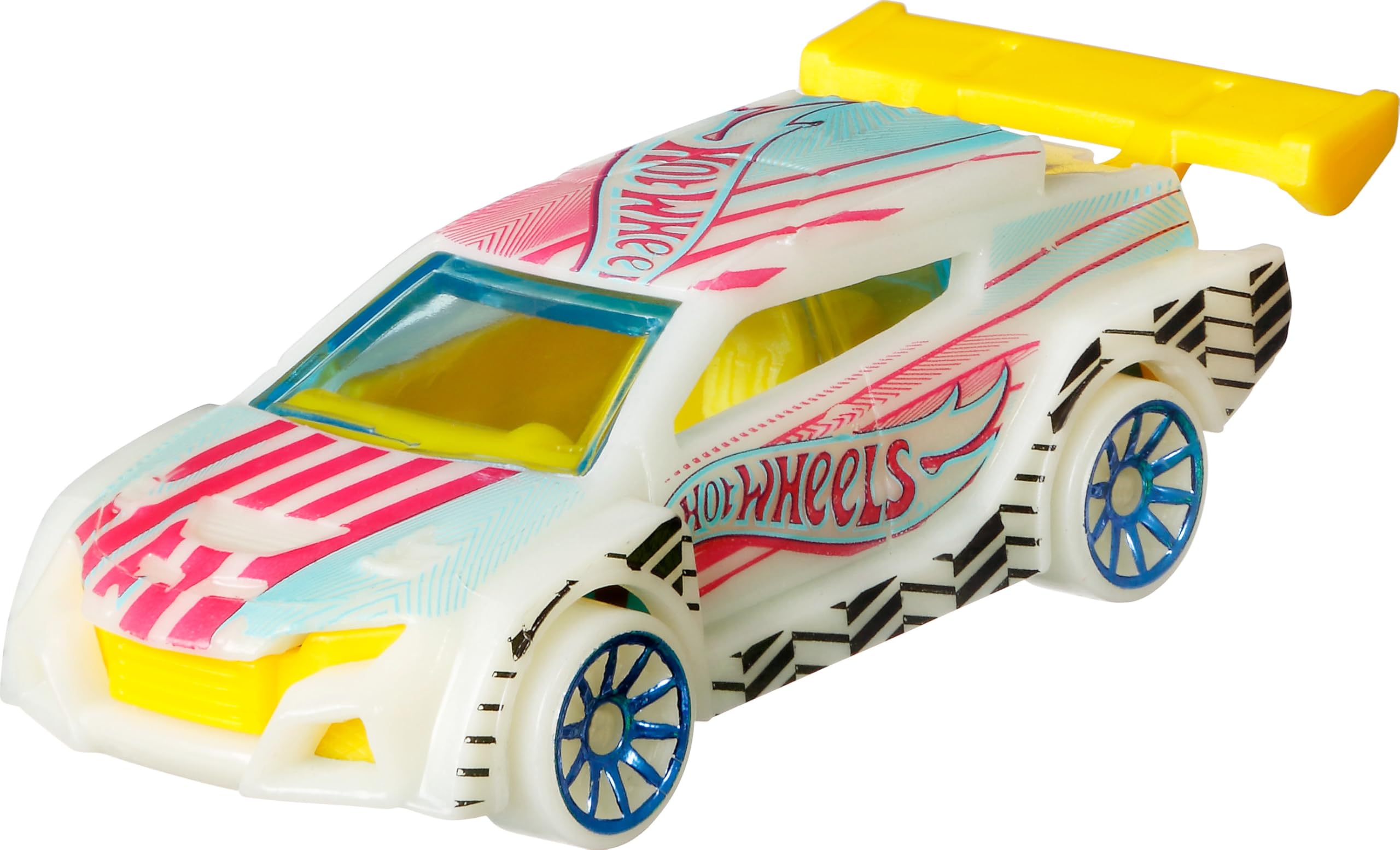 Hot Wheels collection-friendly set encourages experimentation with track layouts.