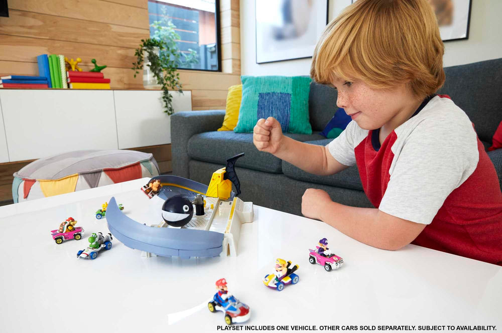 Hot Wheels Mario Kart Thwomp Ruins; sturdy ramp for competitive track challenges.