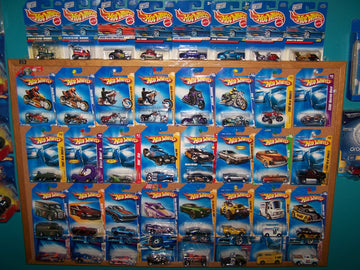 Hot Wheels batch packaging may show minor wear from transit and handling.