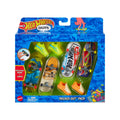 Hot Wheels Skate four fingerboards with fully assembled decks for tricks.