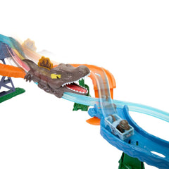 Hot Wheels track double-helix twist for dynamic play