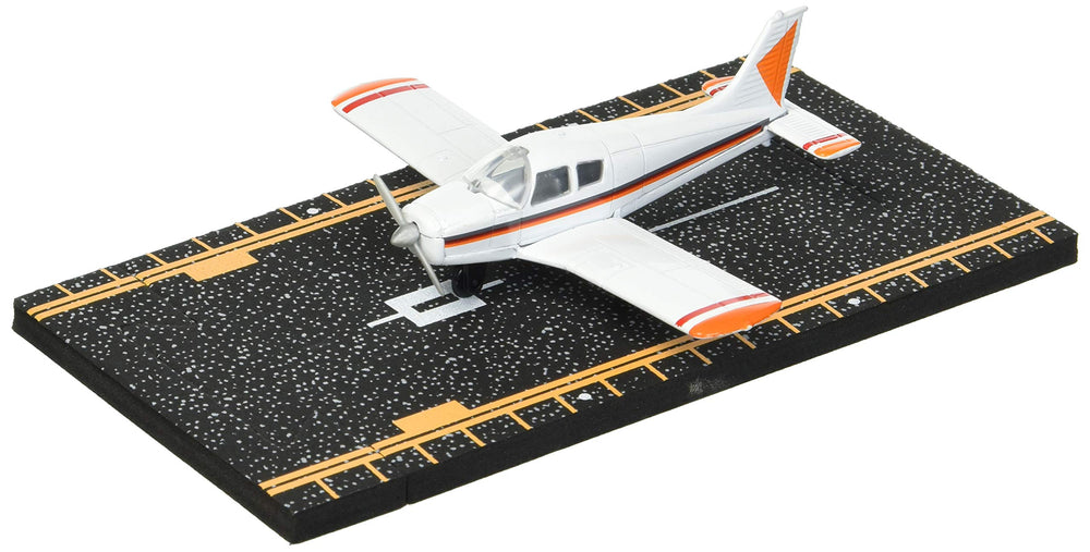 Hot Wings Planes Piper Cherokee connectible runway image for display and play