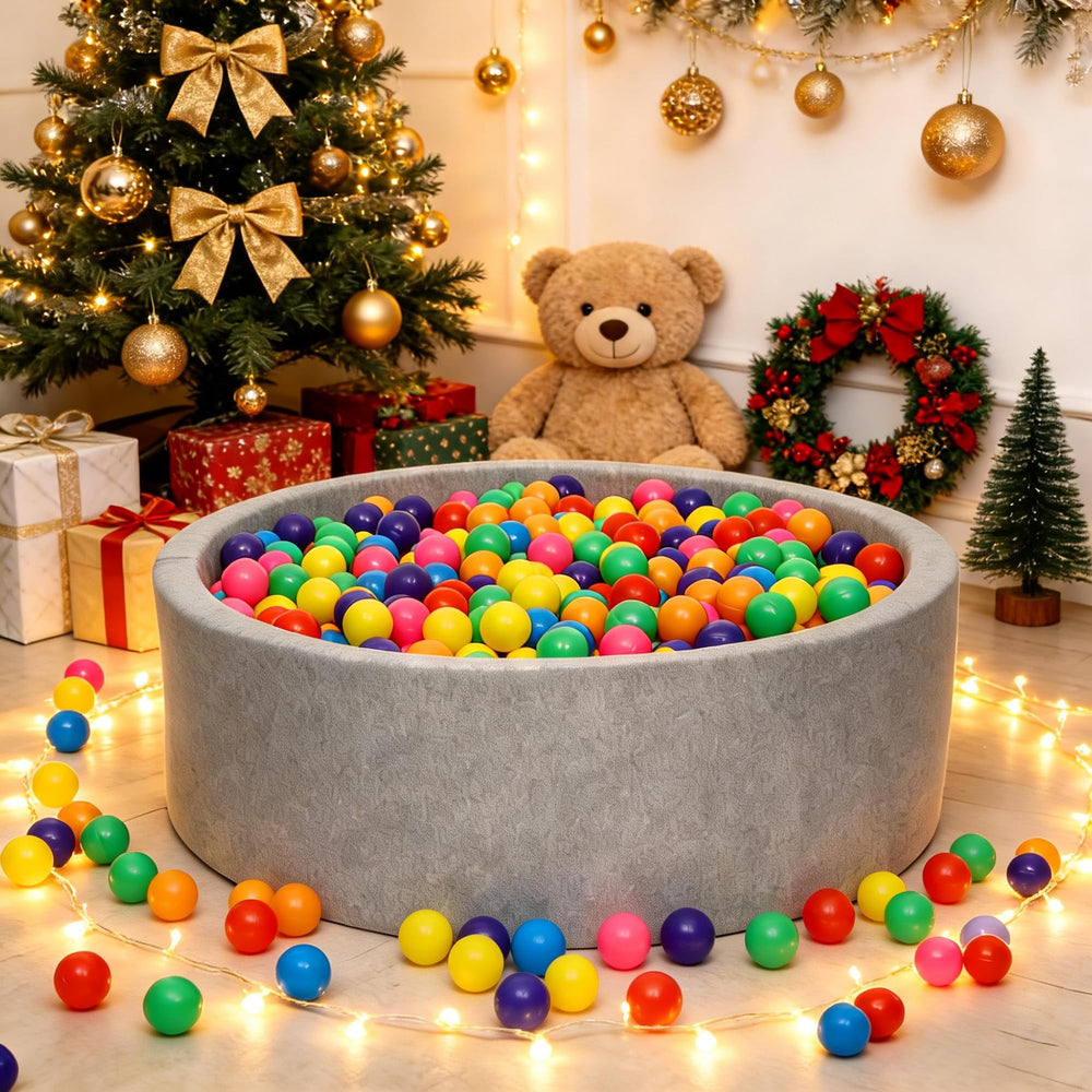 Hovenlay ball pit balls colorful display highlighting the seven-color palette.
