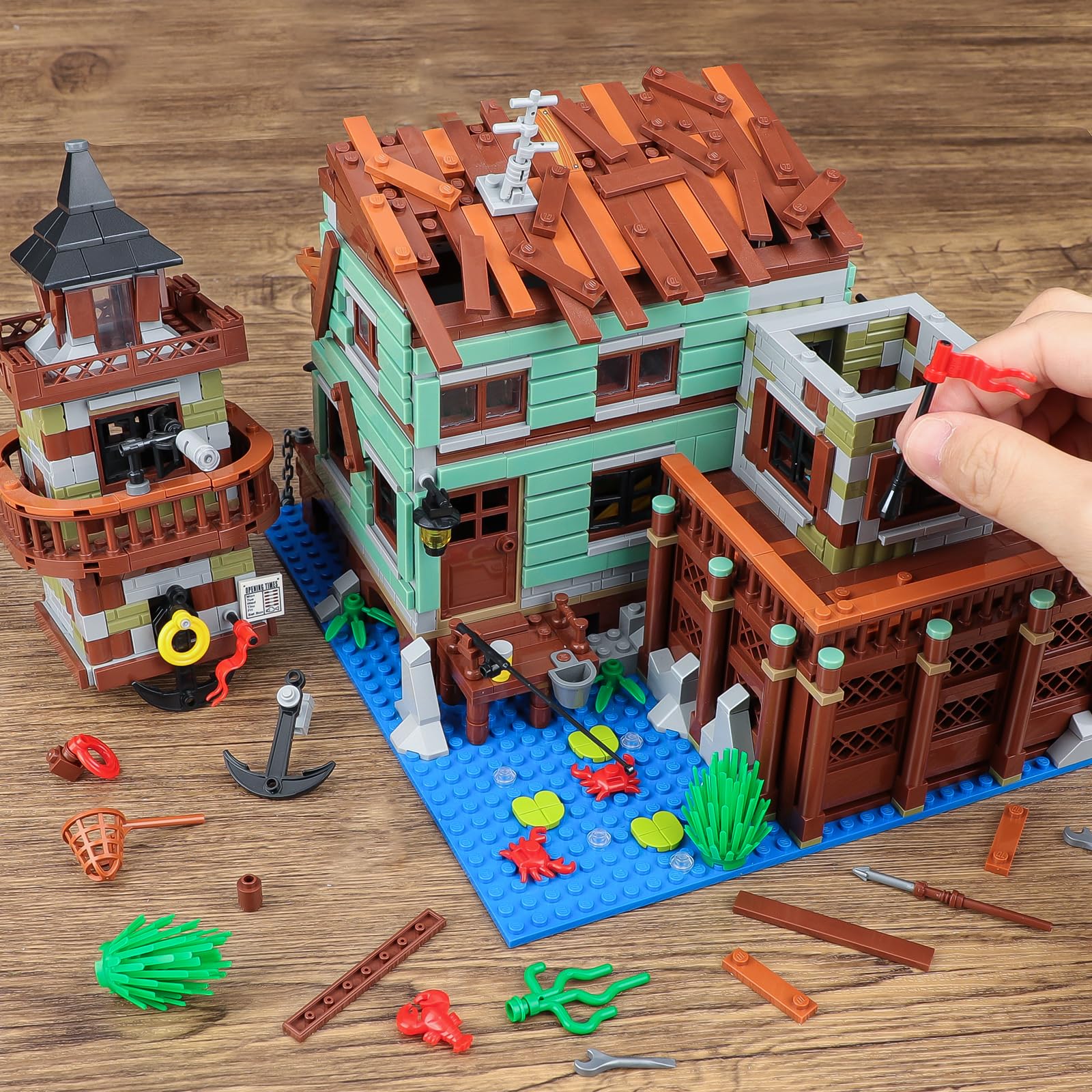 HSANHE Fishing Village Store House packaging includes clear instructions for a rewarding build.