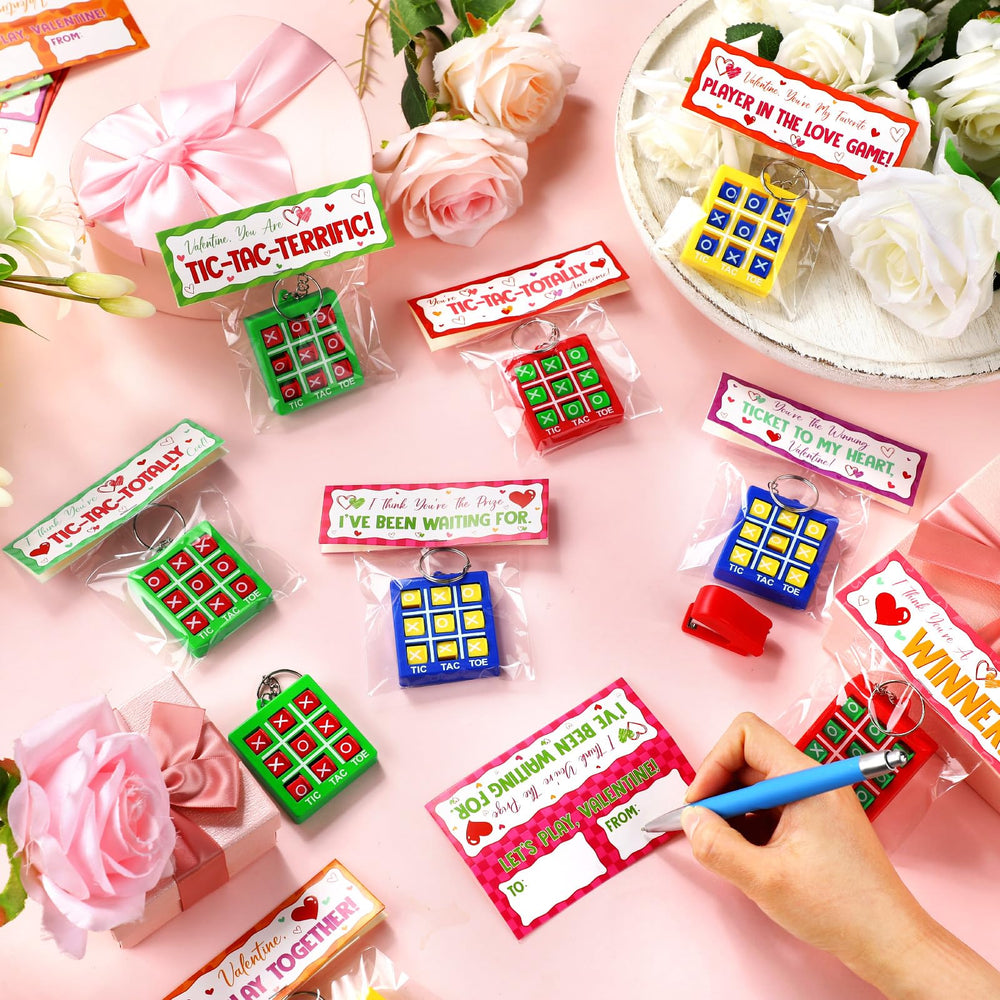 Huquary tic tac toe keychain set lightweight and portable for quick gameplay on the go