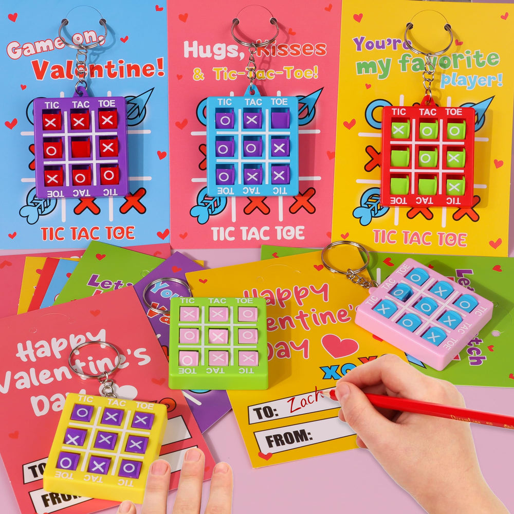 Huyamap mini tic-tac-toe board is lightweight and easy to play