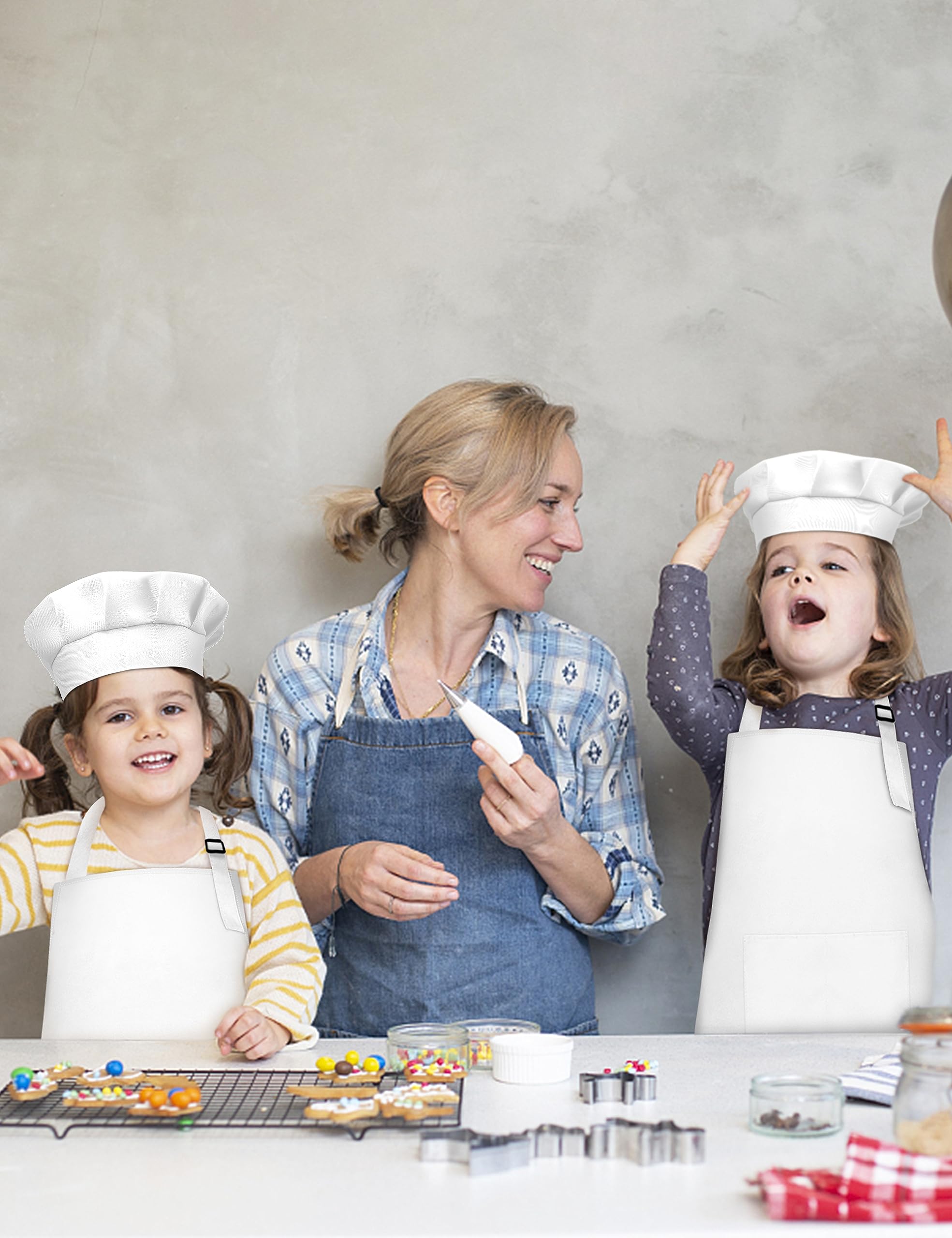 IAGBIBUI kids apron size fits ages 6-13 for growing learners.