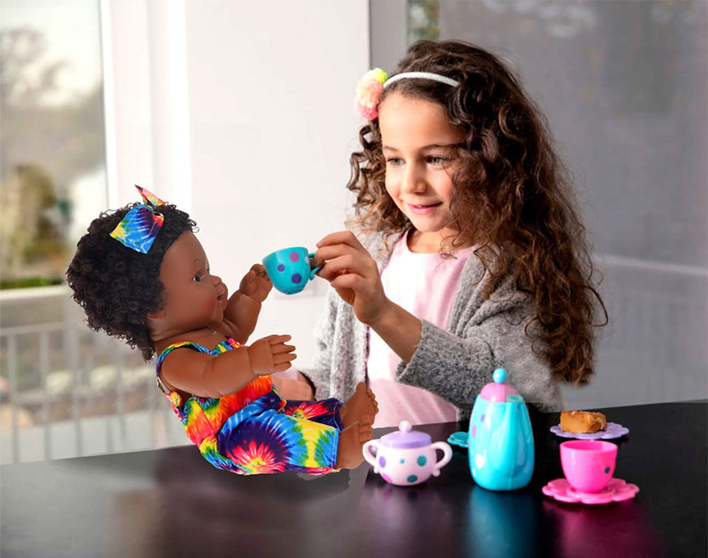 iBayda packaging shows 2 outfits for creative dress-up sessions.