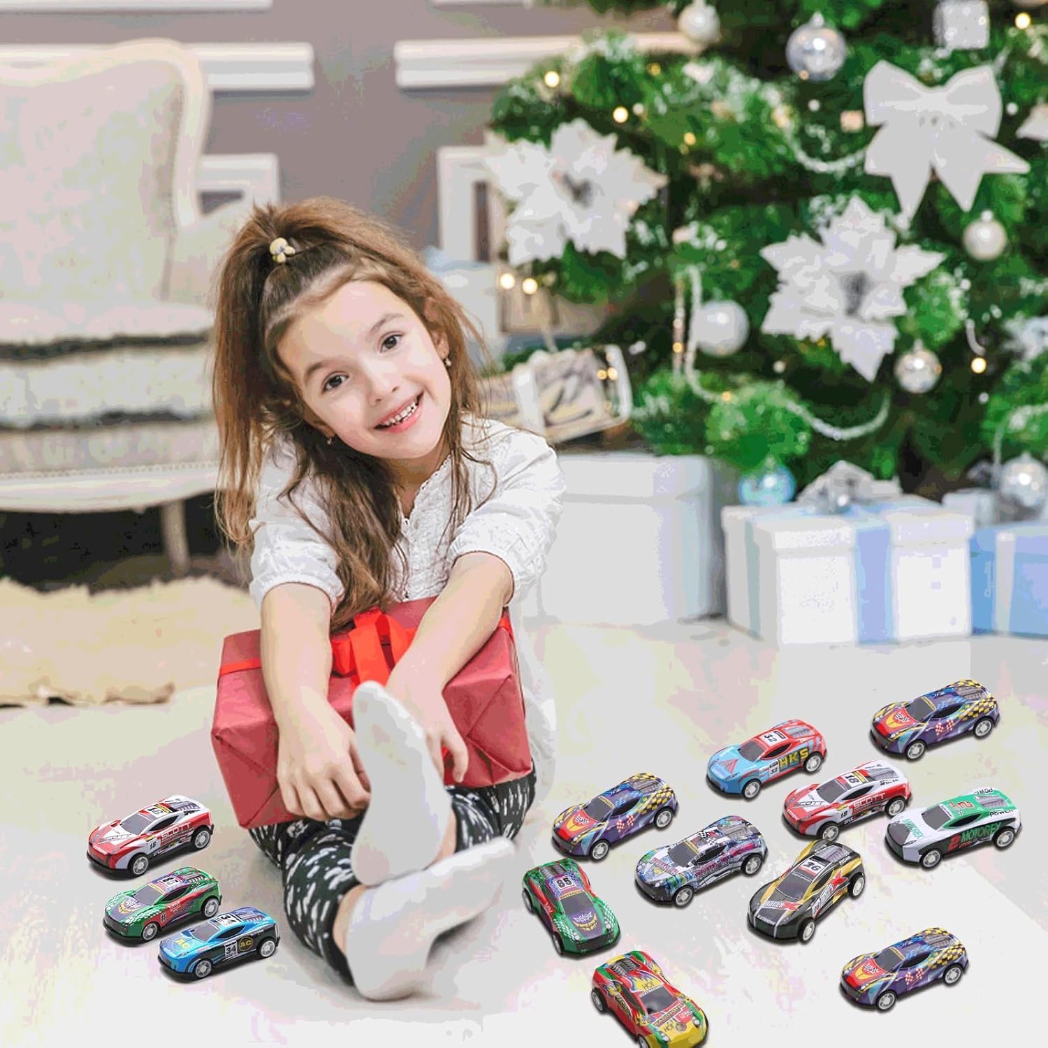 iFunLong travel toy pocket-size car offers easy carry during trips.