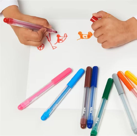 I-K-E-A MÅLA felt-tip pens in a child’s hand while drawing