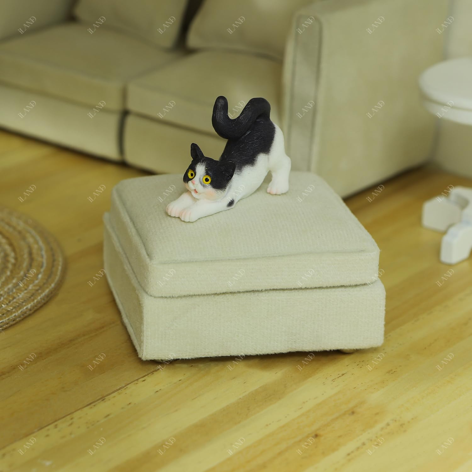 iland styling ideas show coordinated dollhouse accessories with the sofa