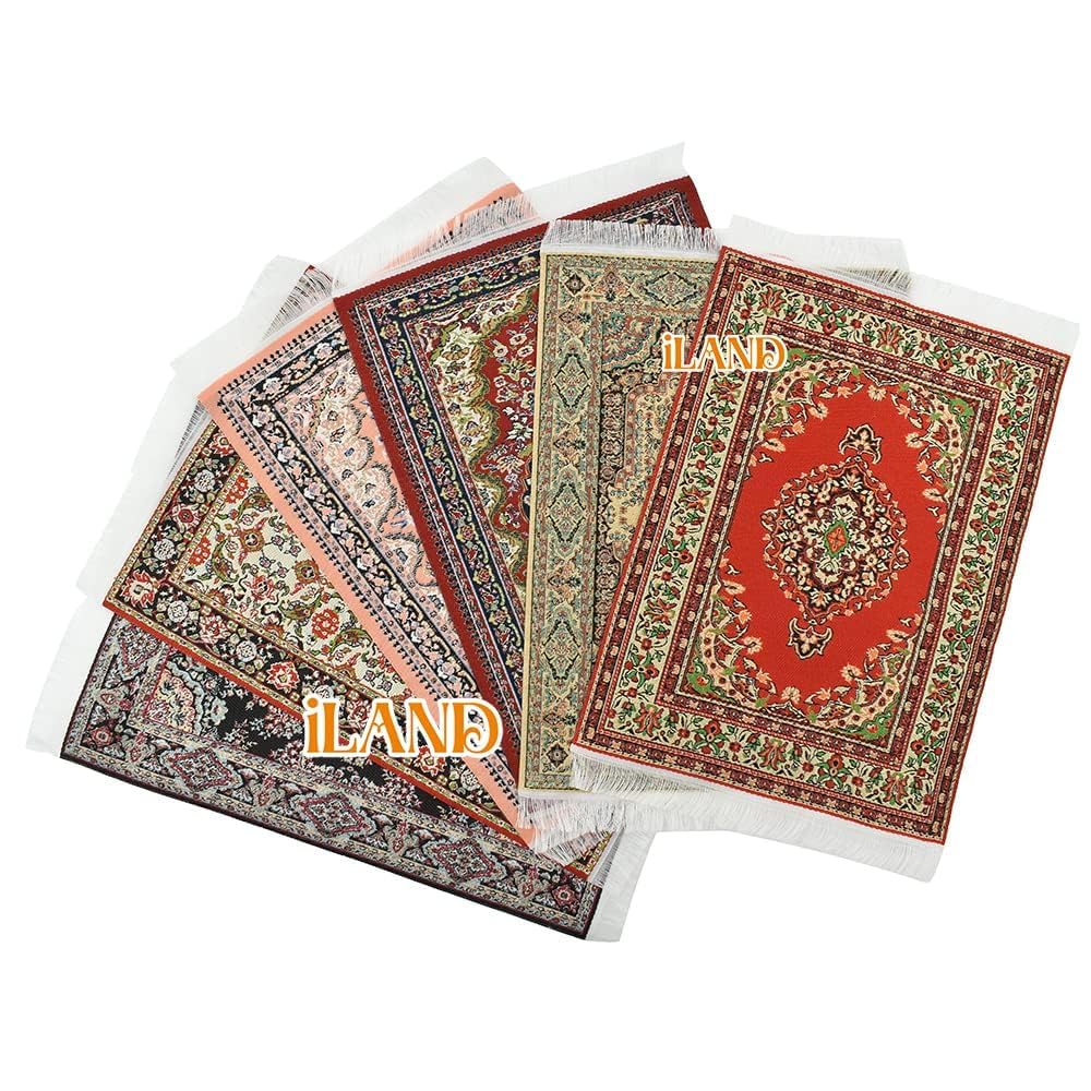 iLAND packaging protects mini rugs during shipping.