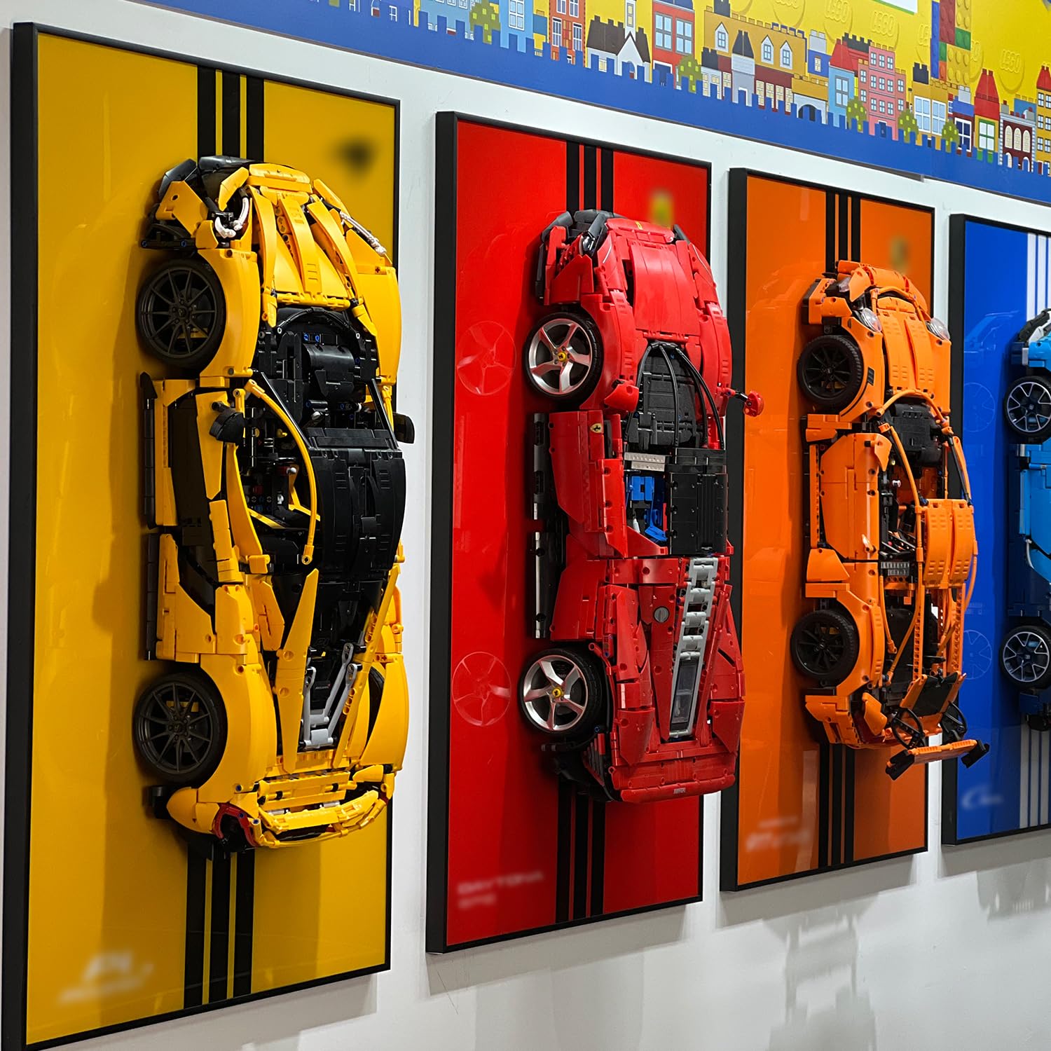 iLuane Display Wallboard hardware set includes hooks and screws for sturdy mounting.