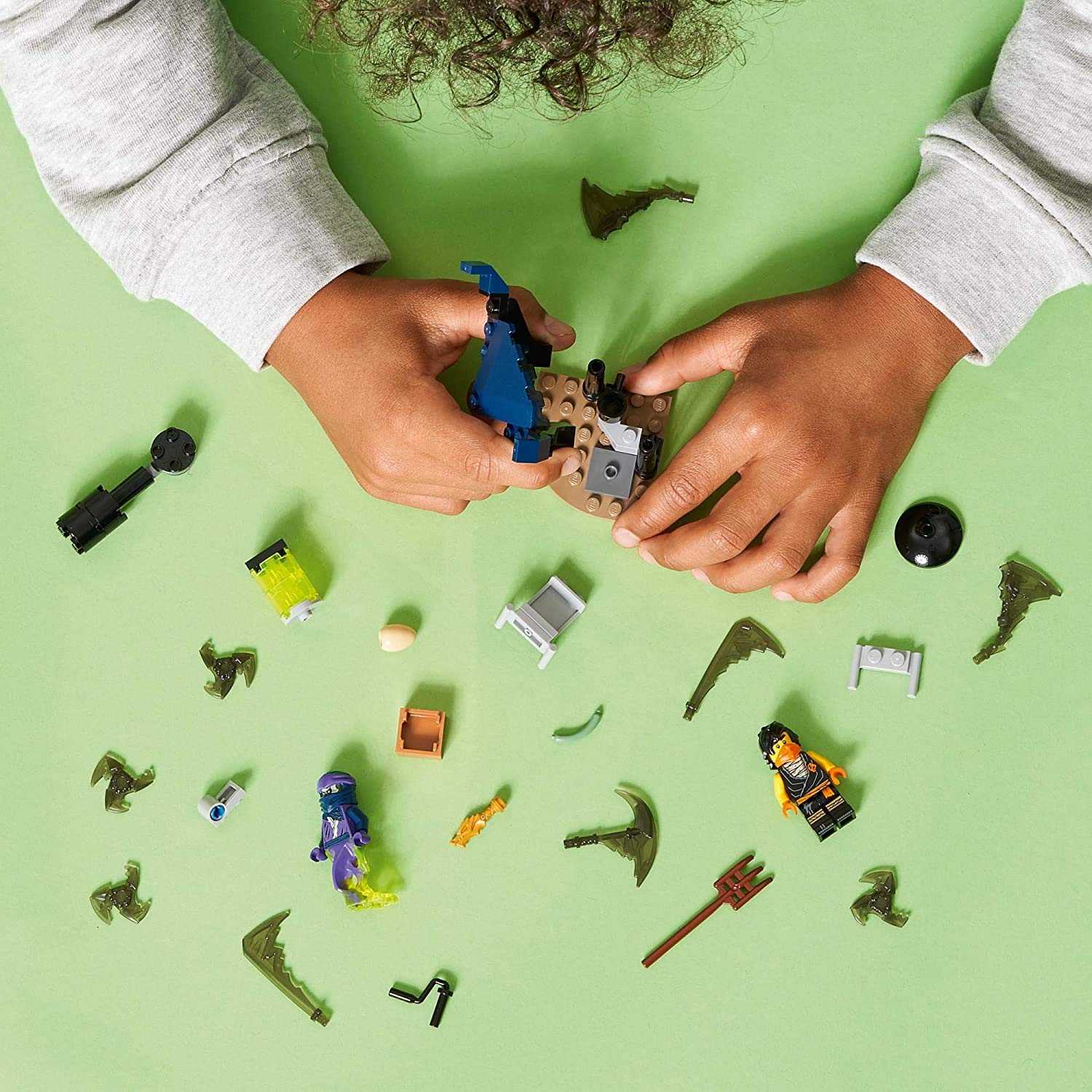 LEGO NINJAGO Epic Battle includes four exclusive black weapons