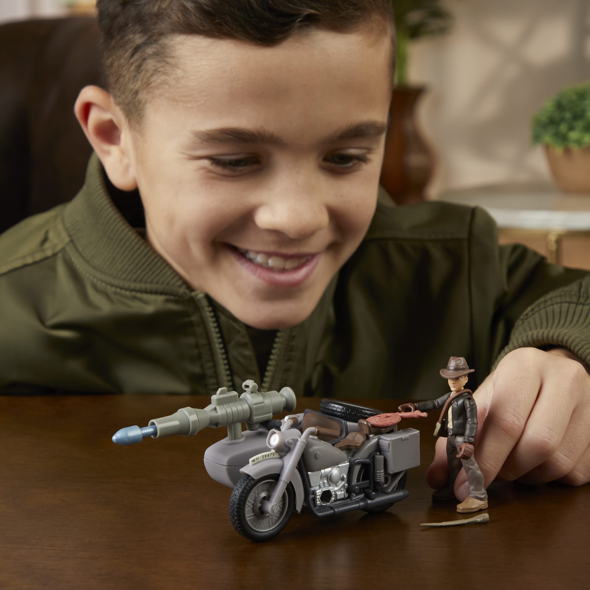 Accessory set with two whips and satchel boosts storytelling options