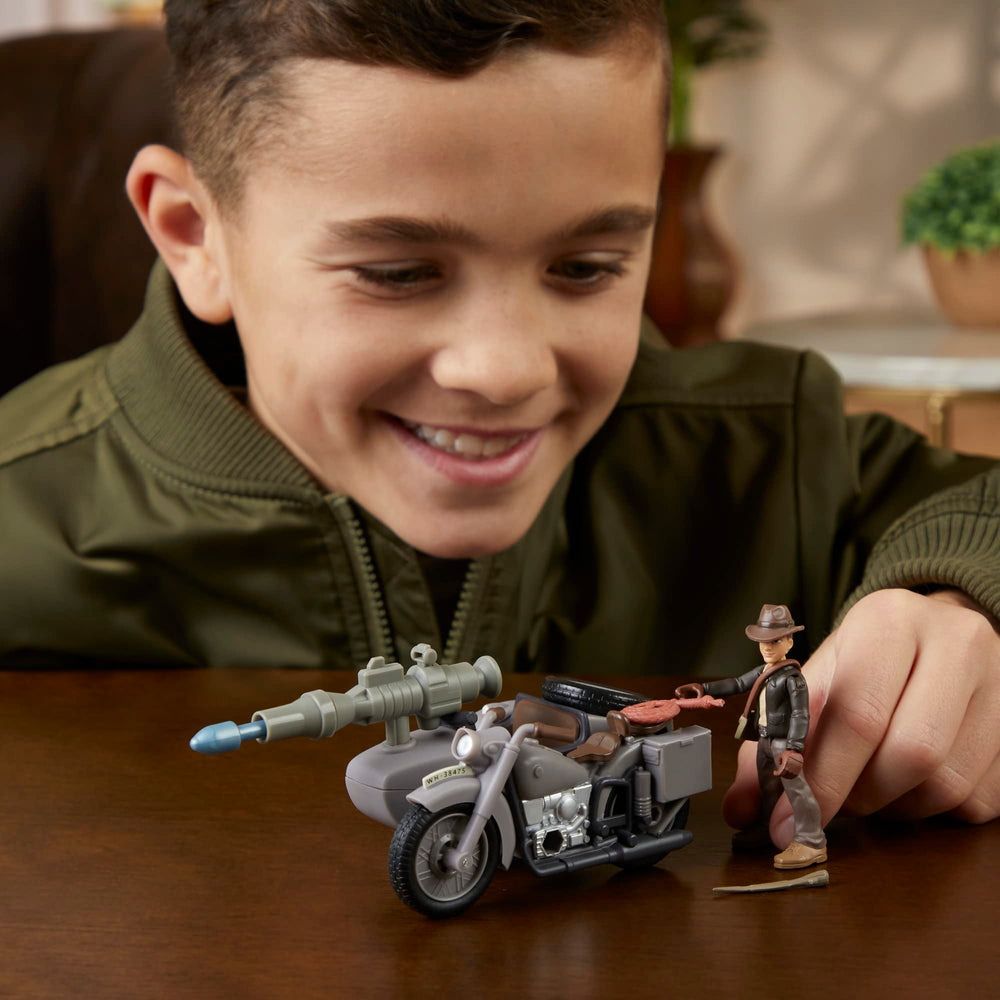 Accessory set with two whips and satchel boosts storytelling options