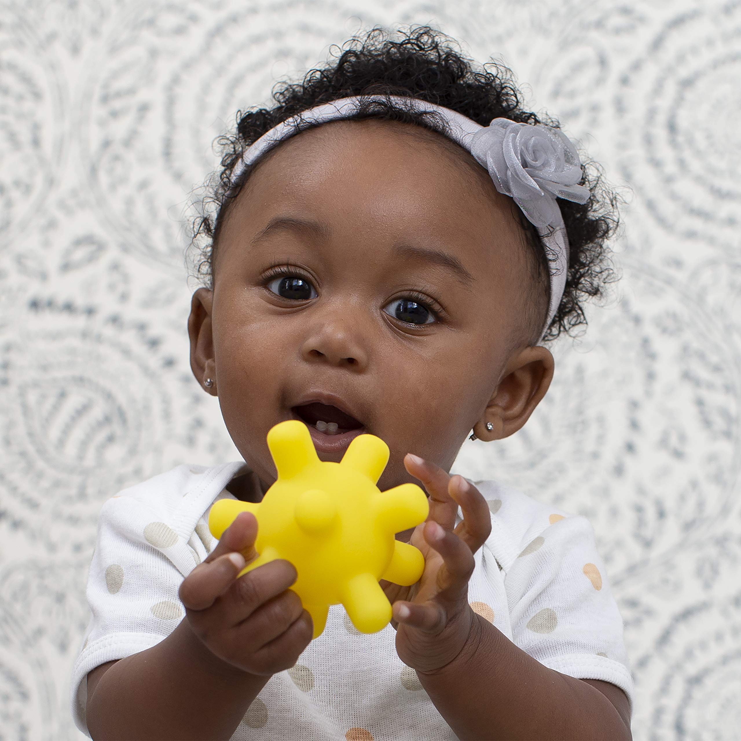 Infantino packaging gift-ready ball set ideal for baby showers