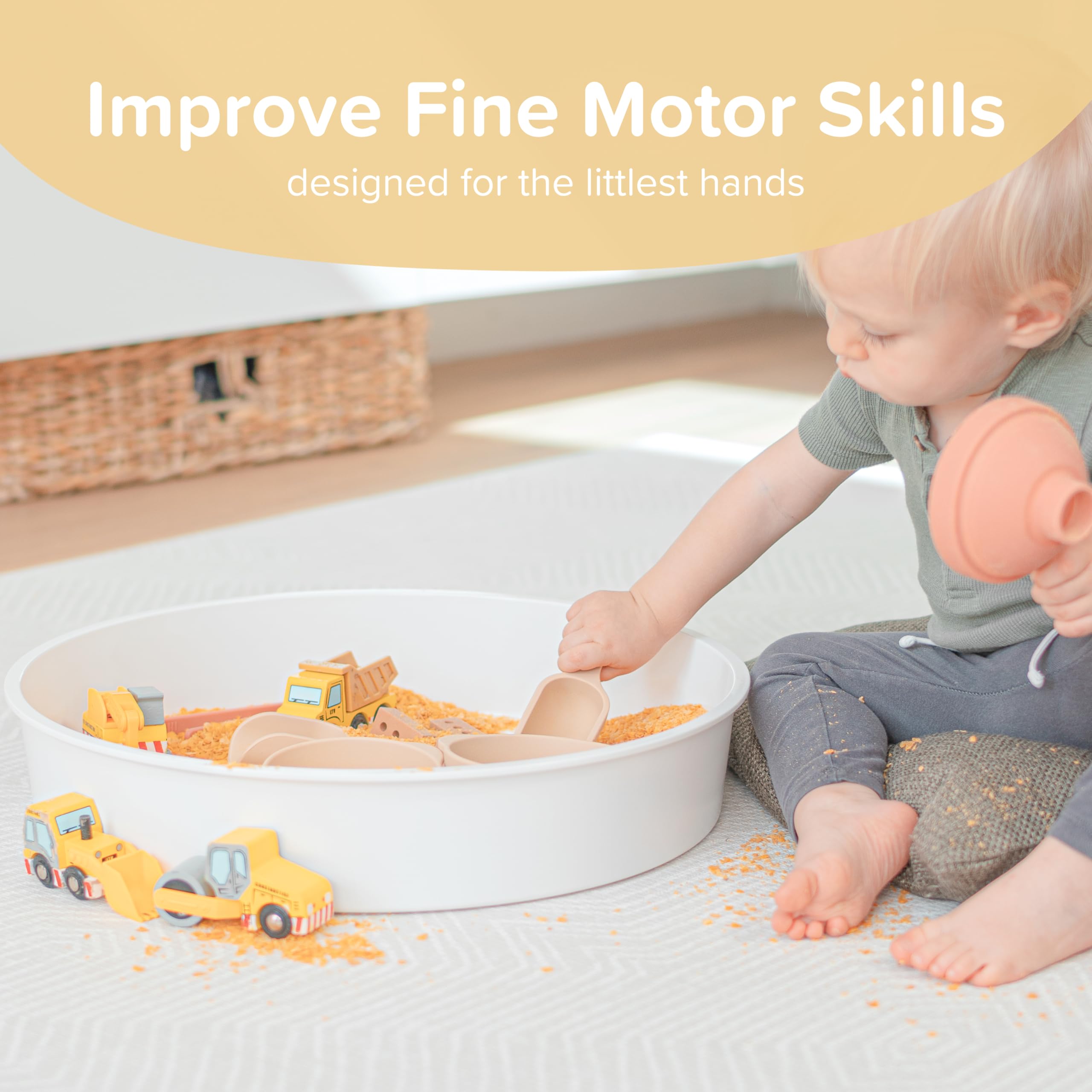 Inspire My Play transfer water beads with precision using kid-friendly silicone scoops