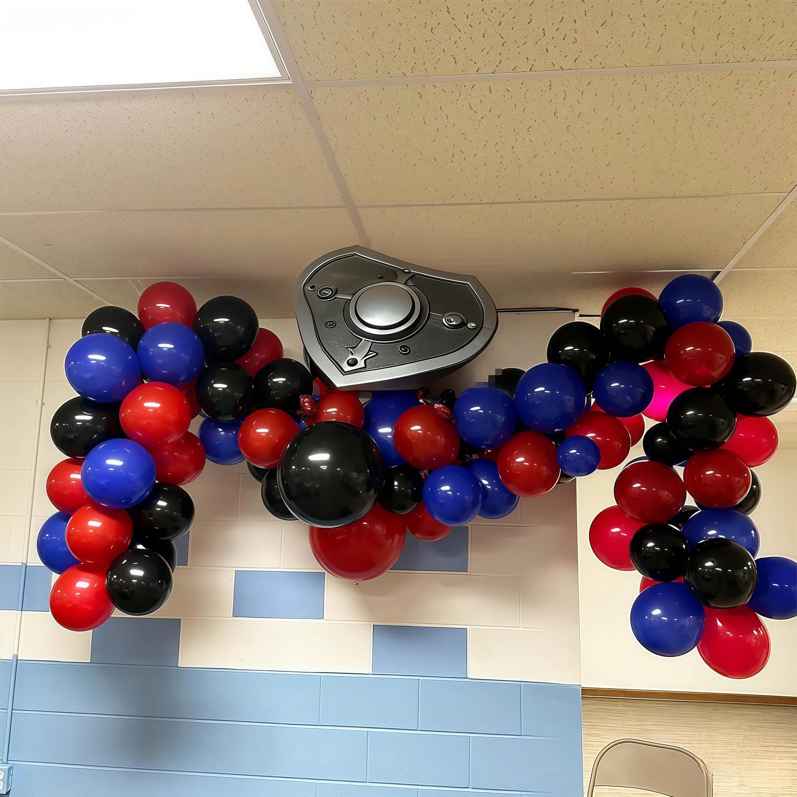 Isndare balloon ribbon adds finishing touch to centerpieces.