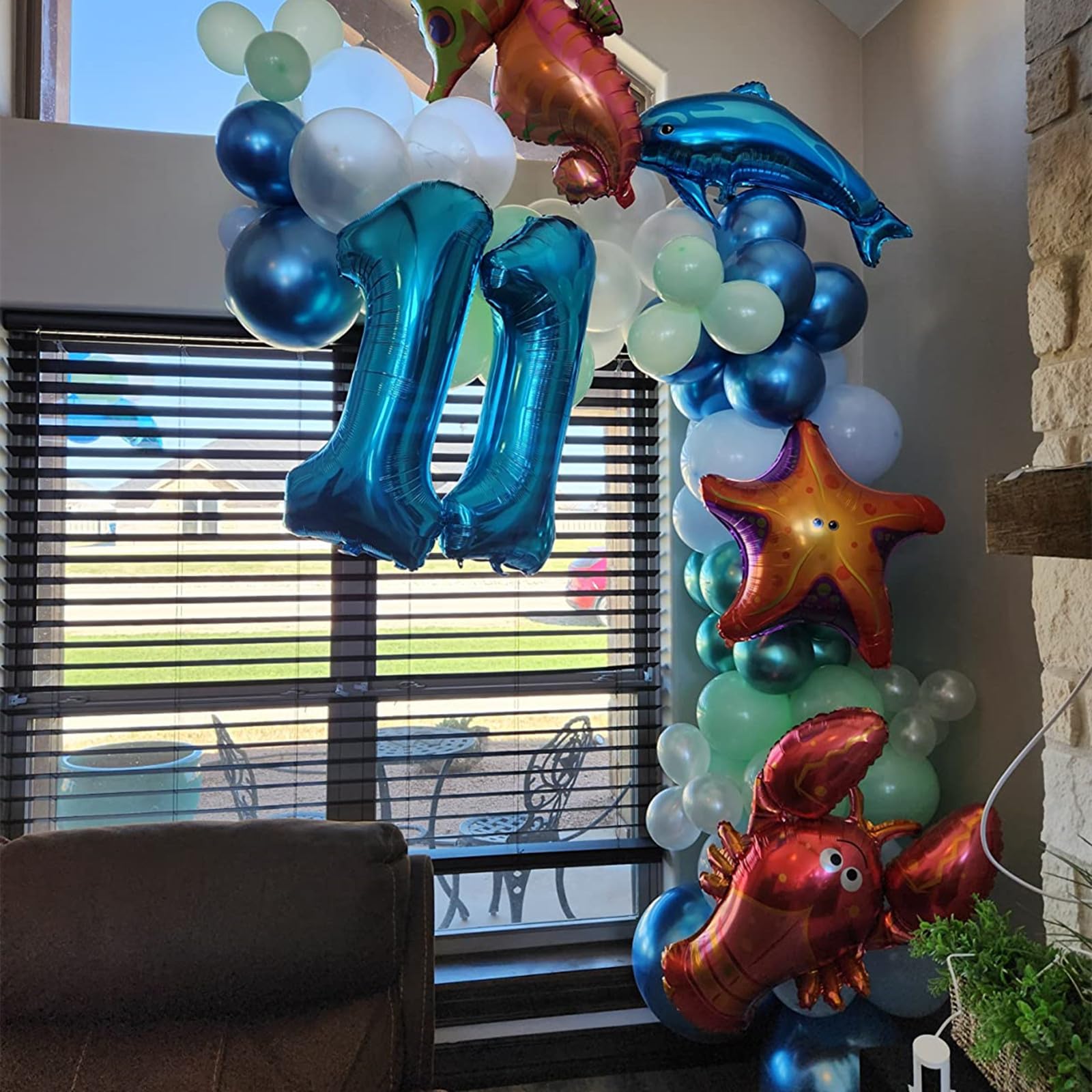 Isndare pastel blue 12inch balloon creates bright garlands