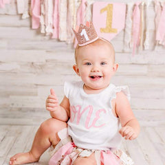 IVYRISE glitter birthday crown pink-gold on head, perfect photo prop for cake smash
