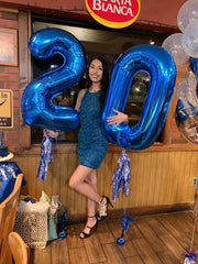 IWERP blue 20-number foil balloon adds festive height to celebrations.
