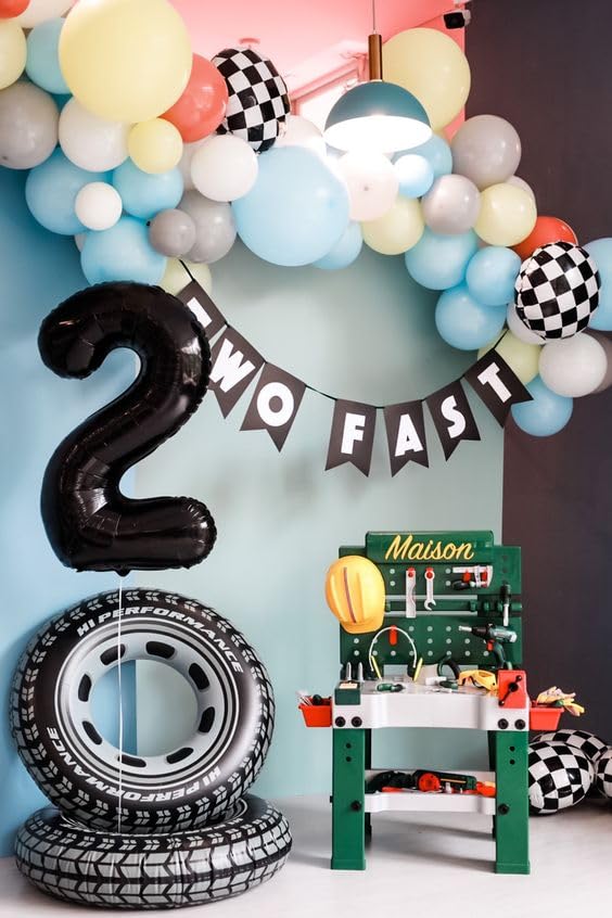 IWERP 40inch black 11-balloon for birthdays and anniversaries.
