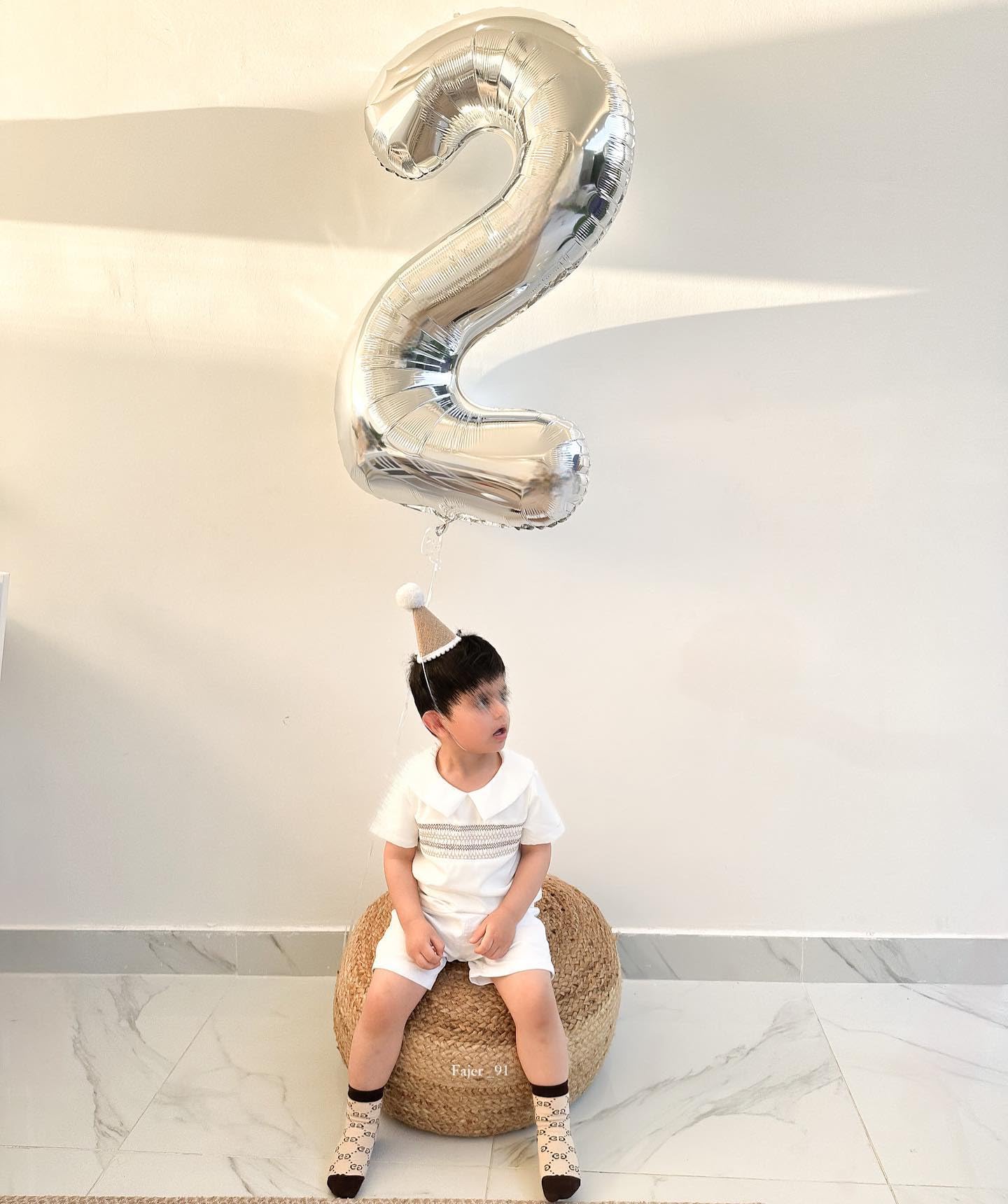 IWERP 40-inch number balloon close-up showcases shimmering silver for chic decor.