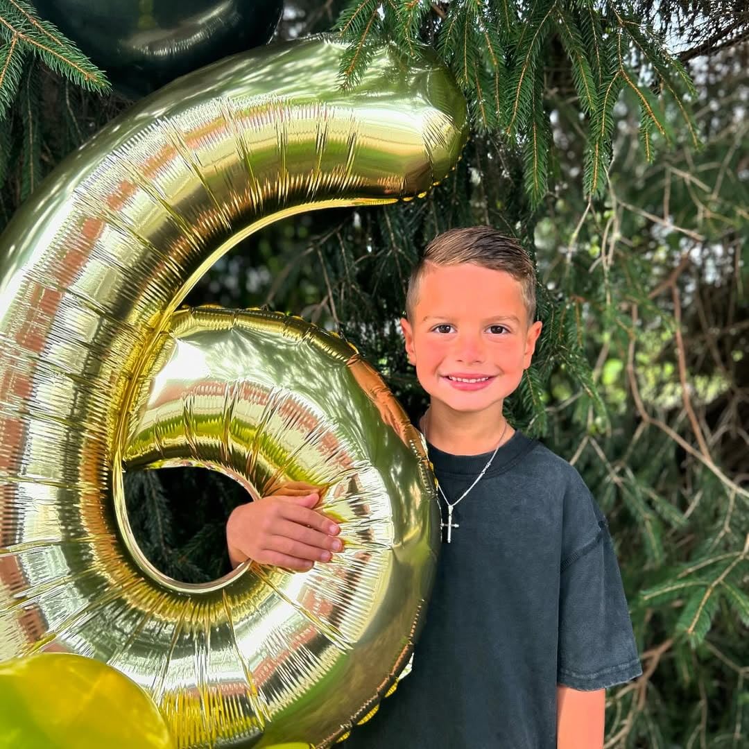 IWERP 6-number balloon coordinates with other decor for themed setups.