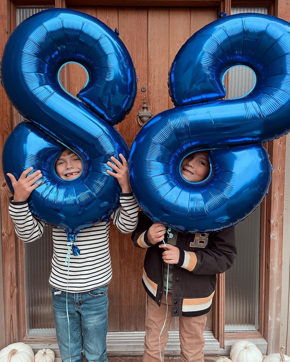 IWERP 80th navy blue number balloon, foil for elegant party styling.