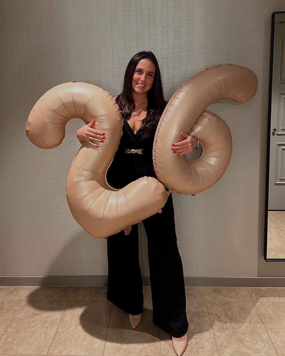 IWERP 40-inch brown birthday balloon suits both boys and girls celebrations.